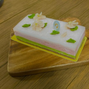 桜咲く桜もち香るベリーと抹茶